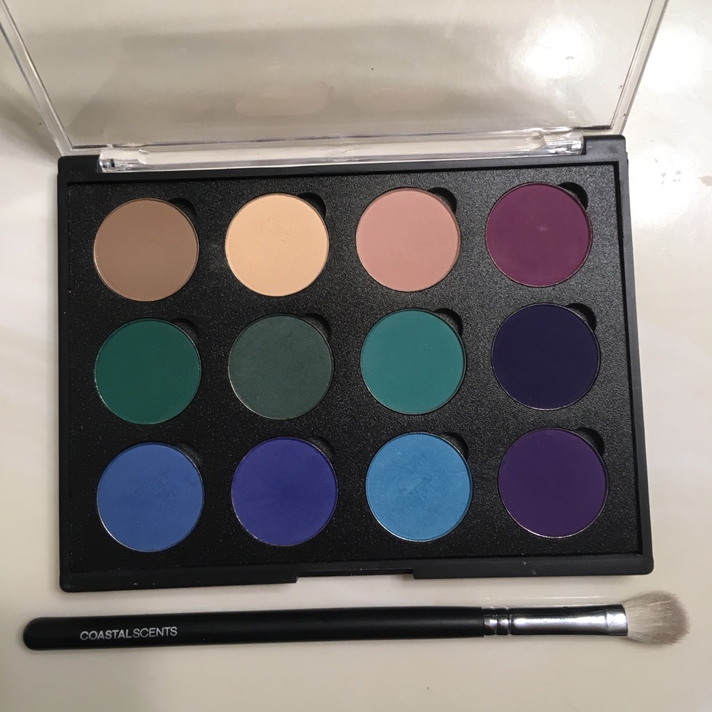 Eyeshadow Palette and brush by Coastal Scents